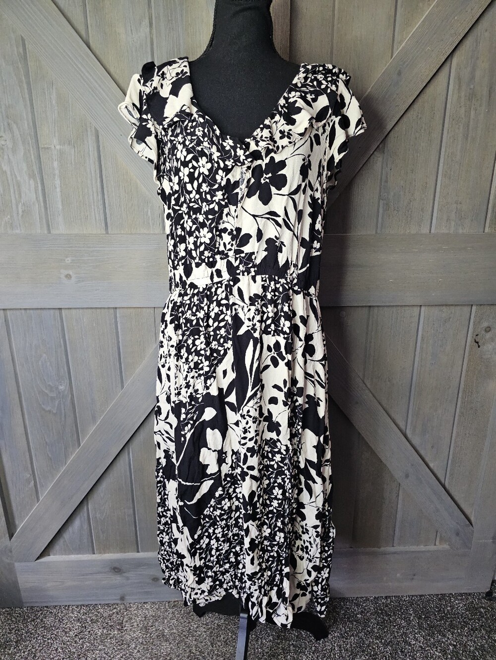 Time & Tru Black & White Floral Print Midi Dress sz Large